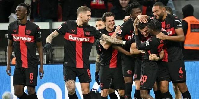 jiuyou游戏中心关于欧冠倒计时；本菲卡今夜状态回暖；细节引发关注；引发热议；赛程密集仍需轮换的信息