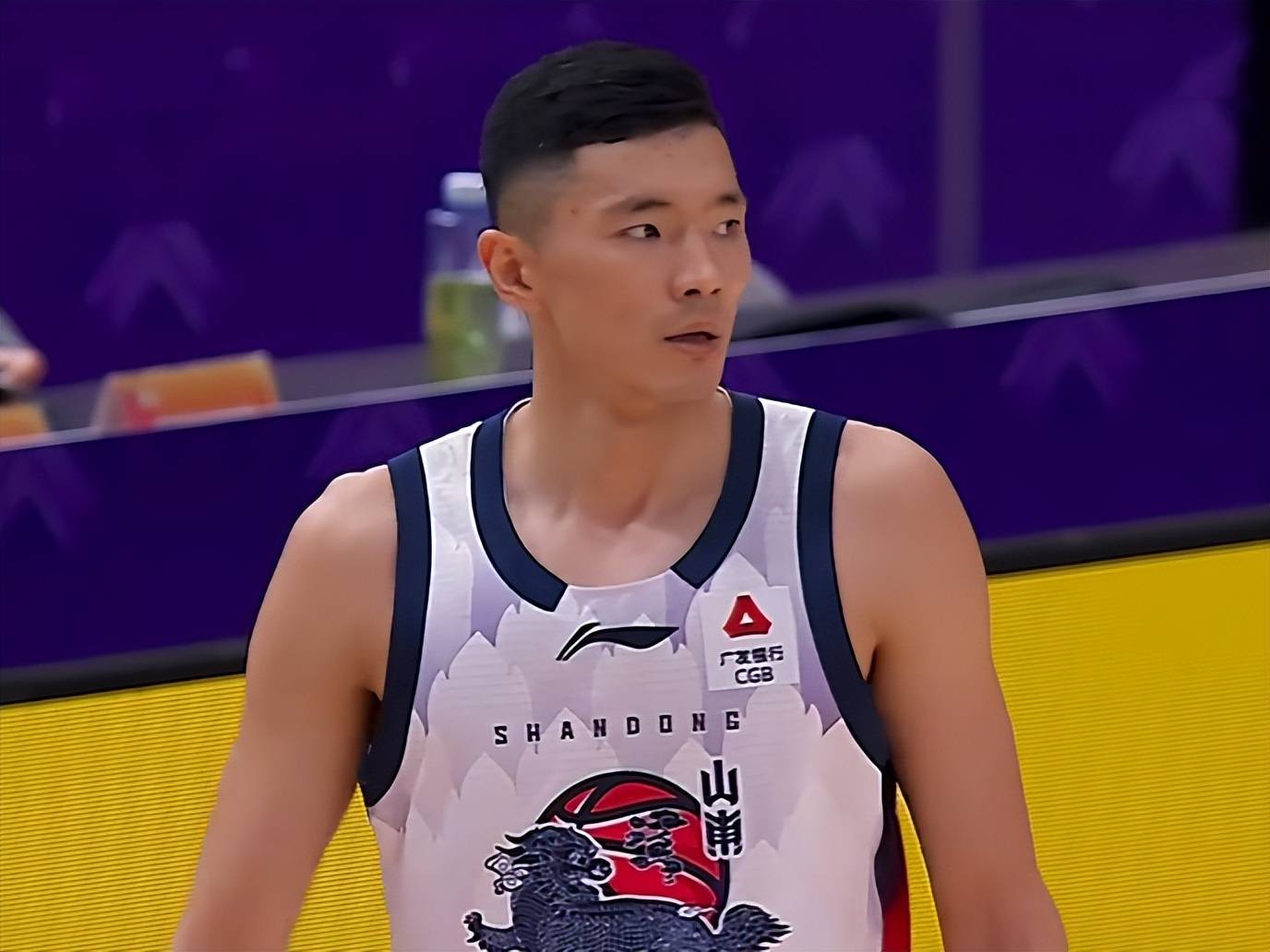 关于山东男篮迎NBA季后赛关键赛；转会期绝杀压哨；底气十足；年轻球员得到机会的信息